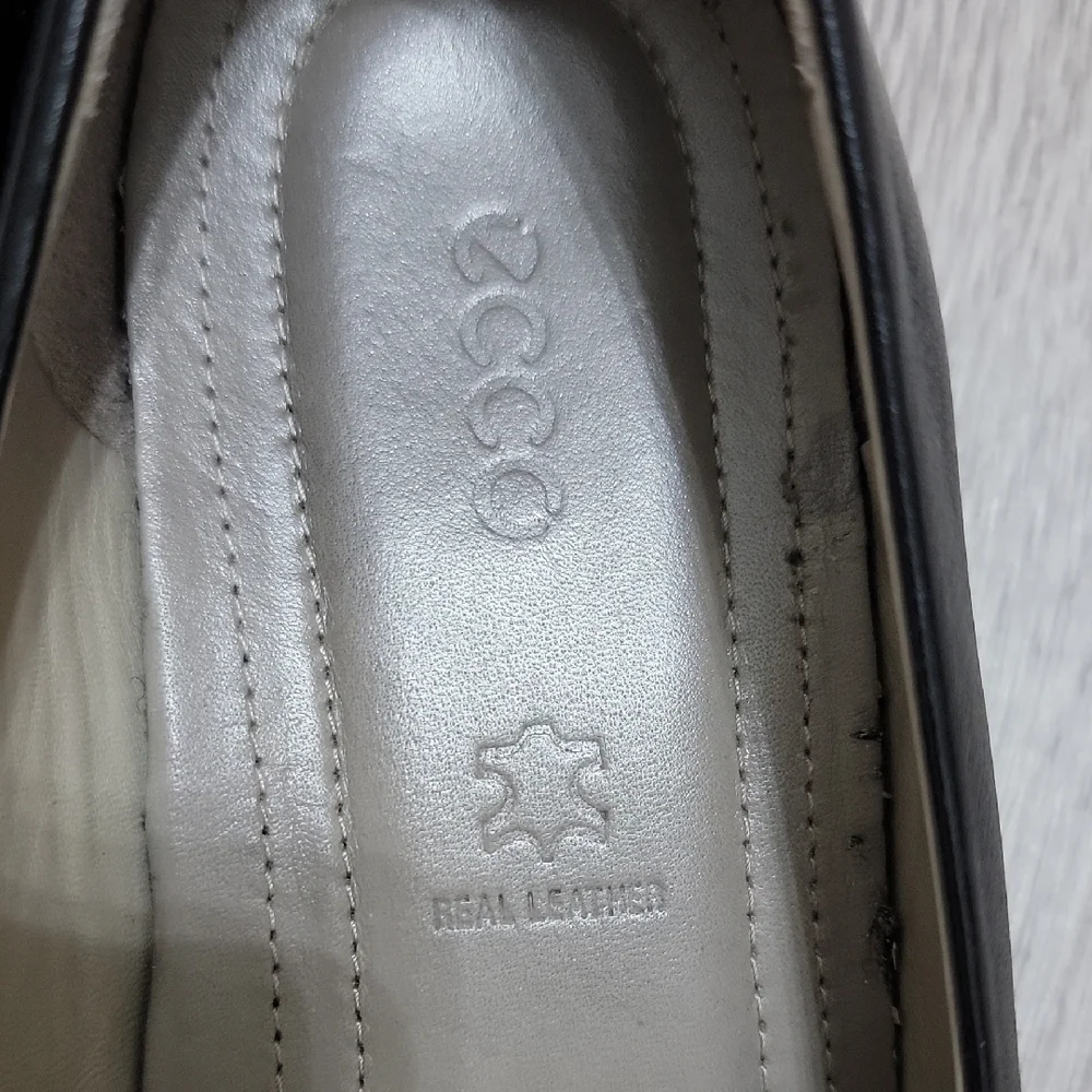 Ecco elegant black